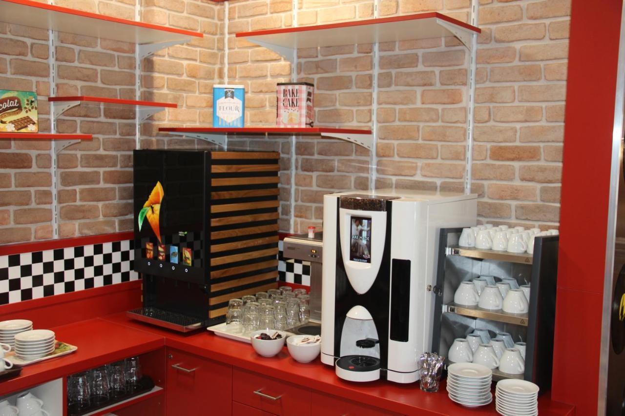 Jukebox Hotel Зноймо Екстериор снимка