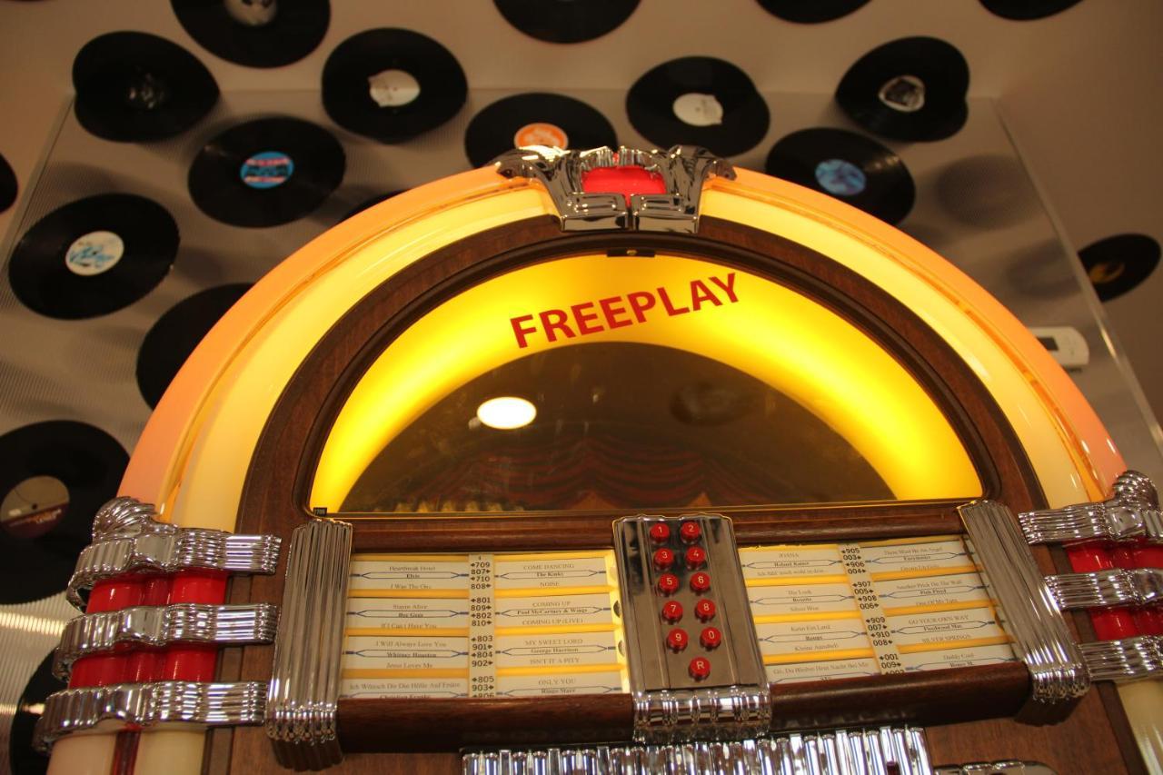 Jukebox Hotel Зноймо Екстериор снимка