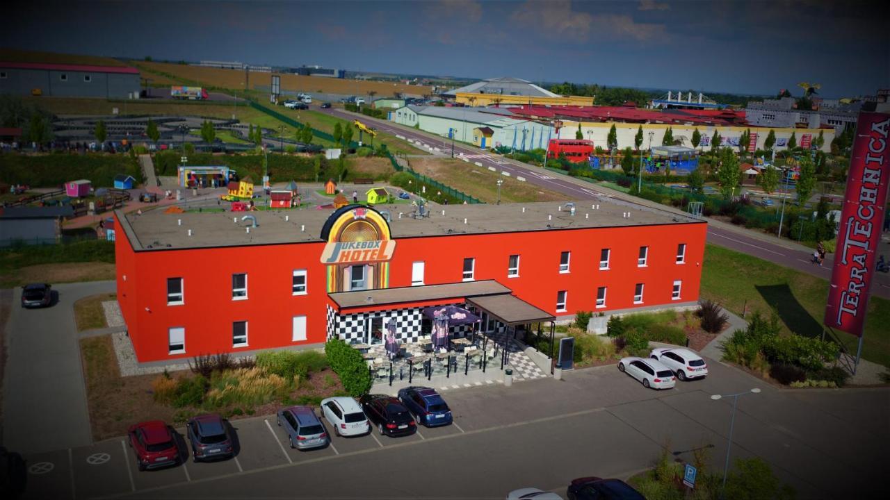 Jukebox Hotel Зноймо Екстериор снимка