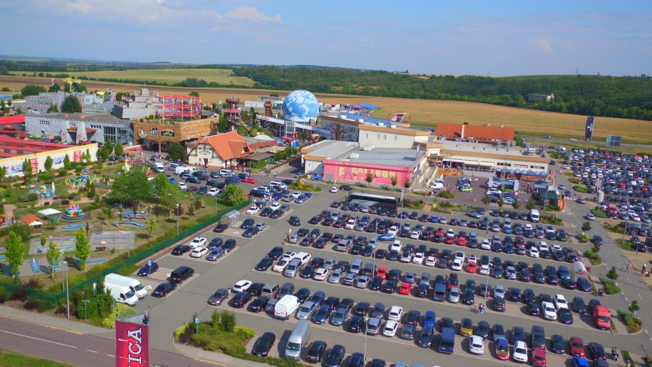 Jukebox Hotel Зноймо Екстериор снимка