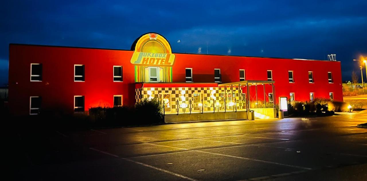 Jukebox Hotel Зноймо Екстериор снимка