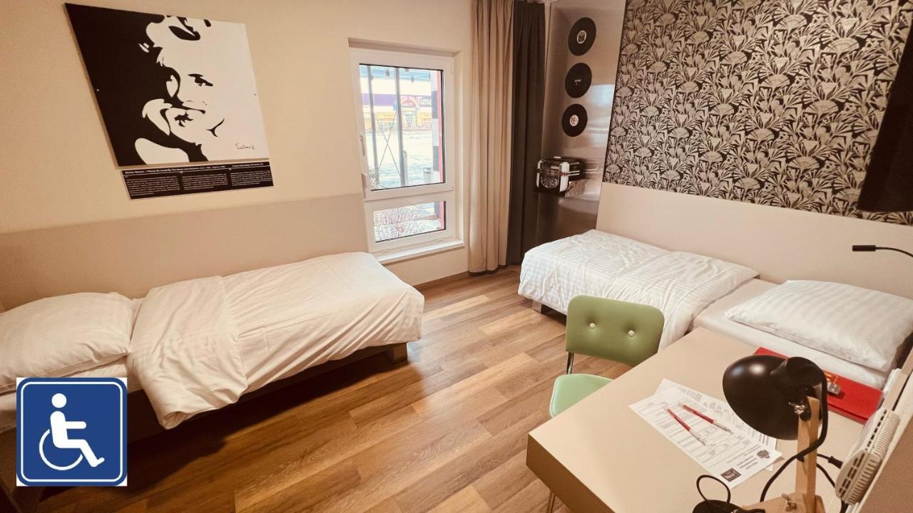 Jukebox Hotel Зноймо Екстериор снимка