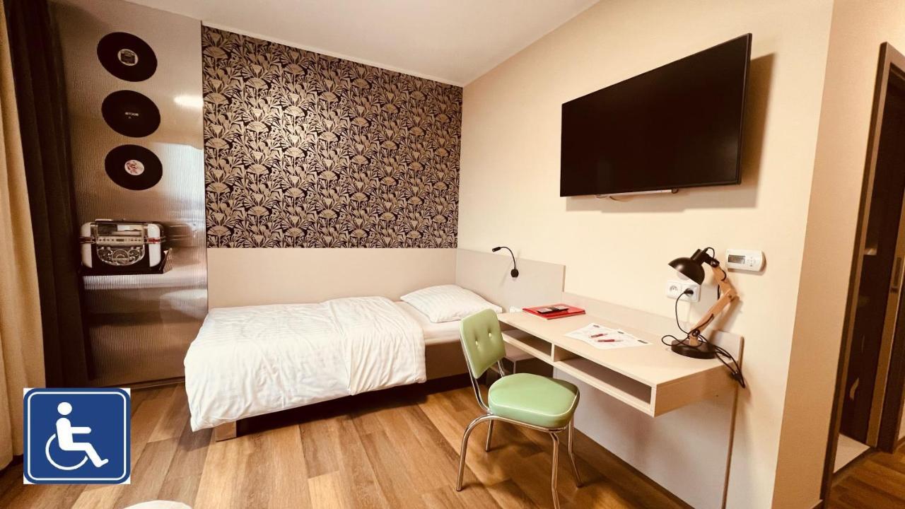 Jukebox Hotel Зноймо Екстериор снимка