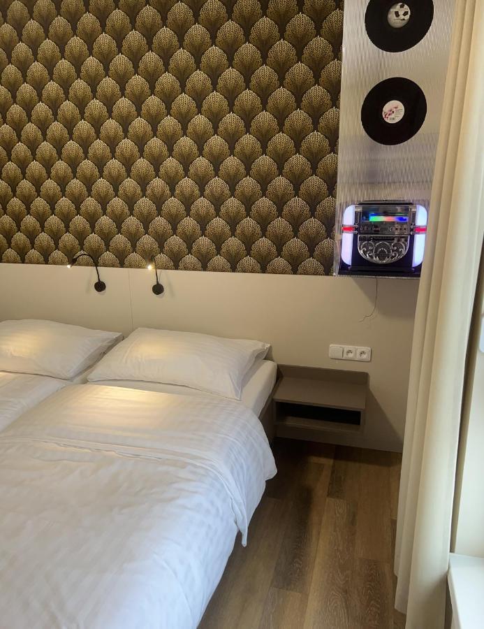 Jukebox Hotel Зноймо Екстериор снимка