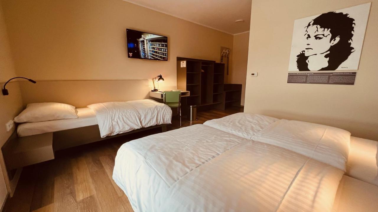 Jukebox Hotel Зноймо Екстериор снимка