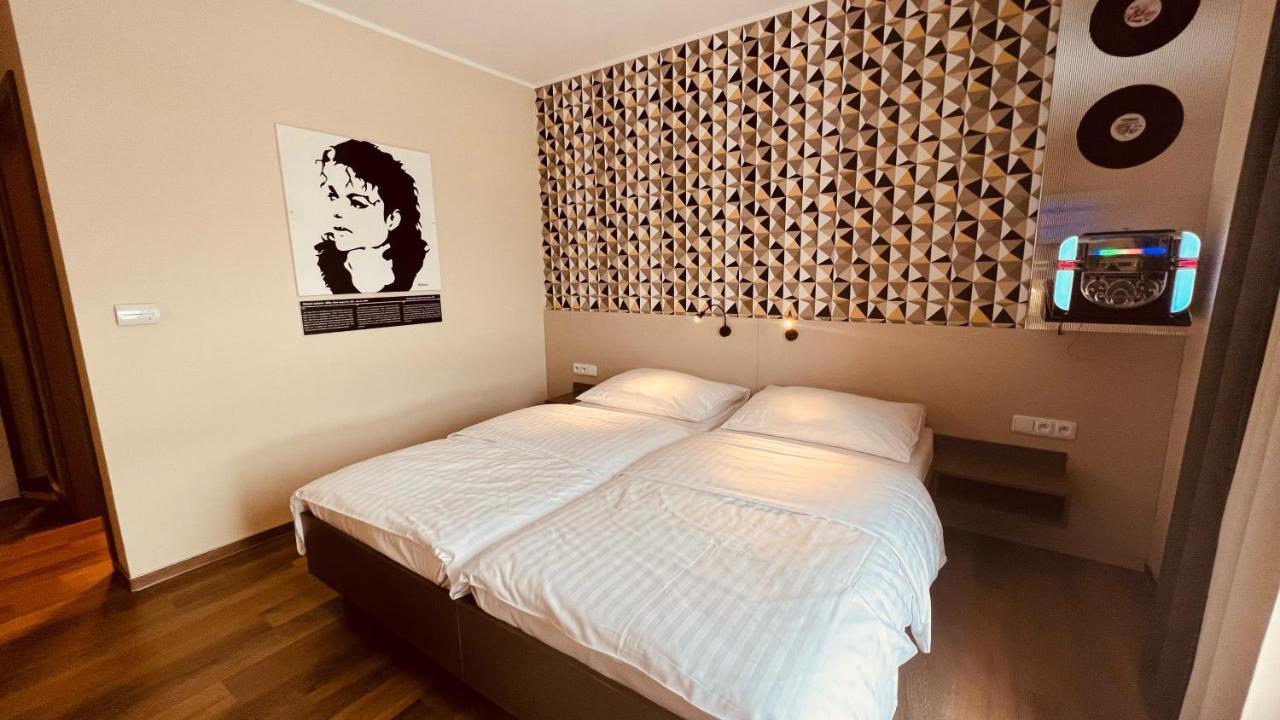 Jukebox Hotel Зноймо Екстериор снимка
