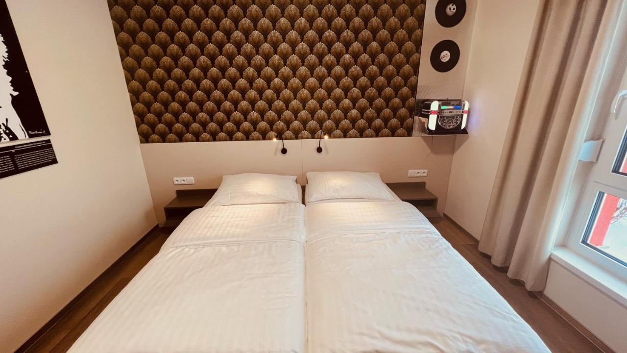 Jukebox Hotel Зноймо Екстериор снимка