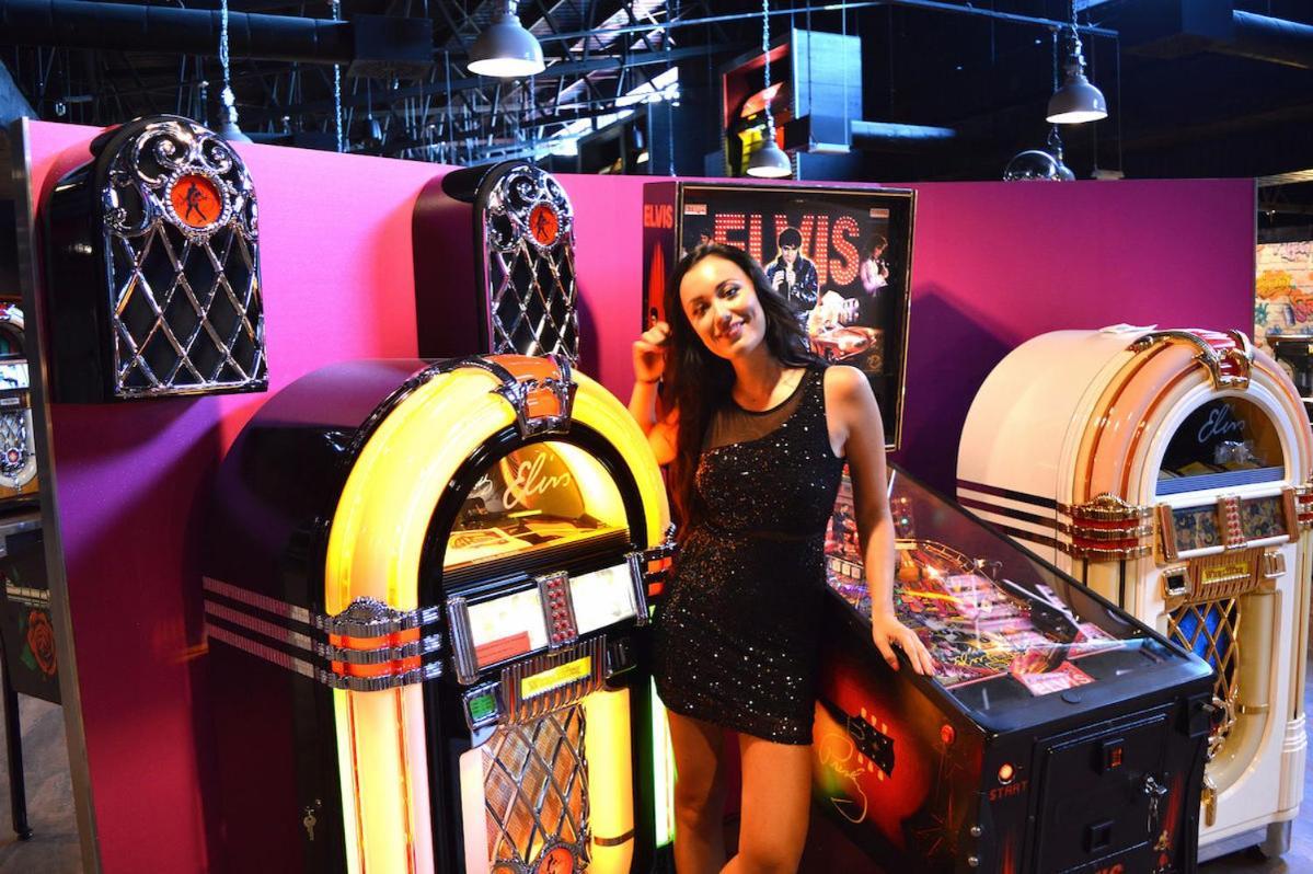 Jukebox Hotel Зноймо Екстериор снимка