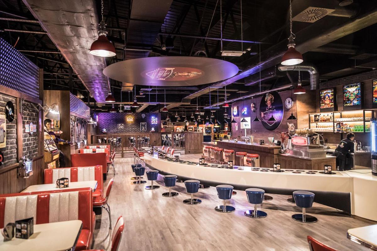 Jukebox Hotel Зноймо Екстериор снимка