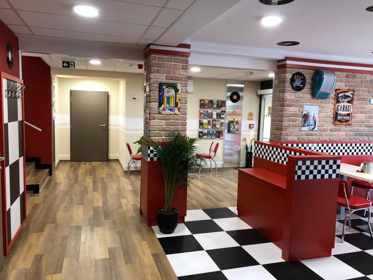 Jukebox Hotel Зноймо Екстериор снимка
